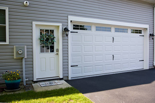 24/7 Emergency Garage Door Panel Replacement experts in Auburn, WA